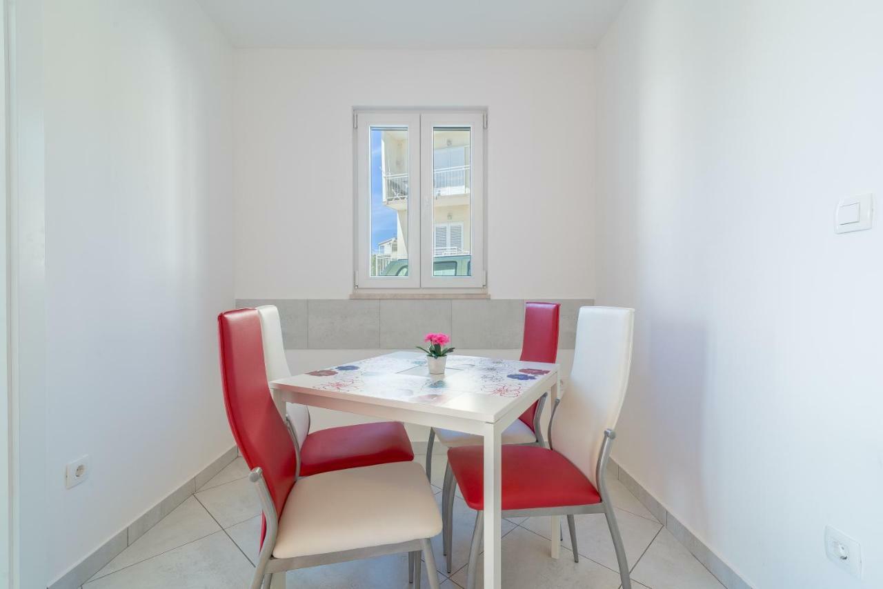 פרימוסטן Beachfront Apartments Villa Sisa מראה חיצוני תמונה